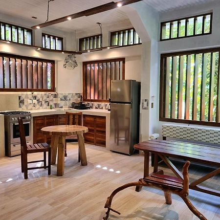 Omega Tours Eco-Jungle Lodge La Ceiba Eksteriør bilde